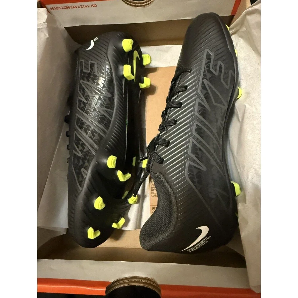 Nike Jr. Mercurial Vapor 15 Club FG/MG DJ5958-001 Youth Size 5Y. Top of Box Miss